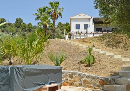 Villa in Alozaina