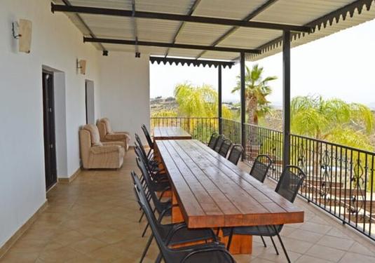 Villa in Alozaina