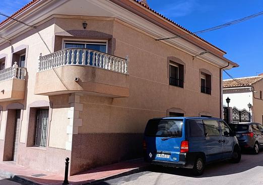Town house in Algueña