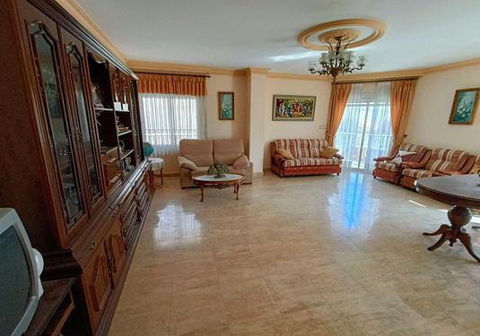 Town house in Algueña