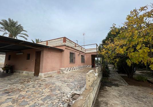 Villa in Elche