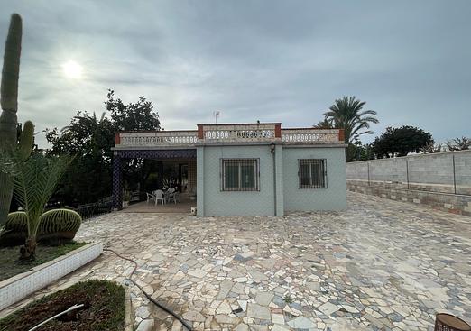 Villa in Elche
