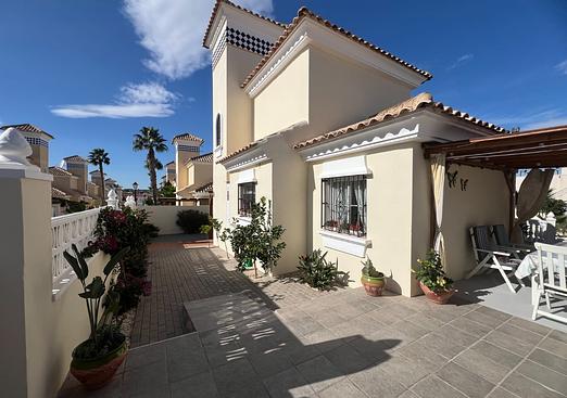 Villa in Algorfa