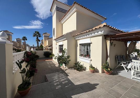 Villa in Algorfa