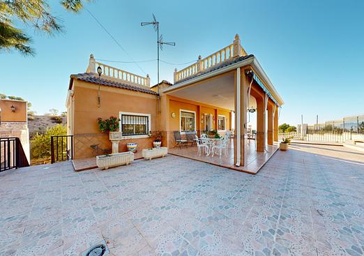 Villa in Crevillent