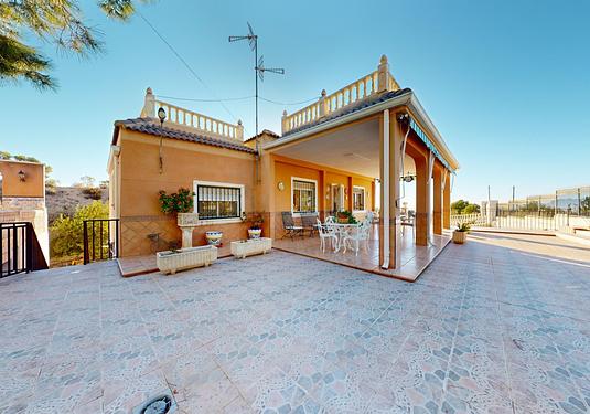 Villa in Crevillent