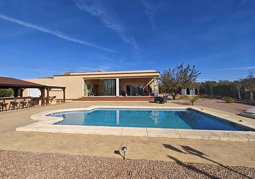 Villa in Sax