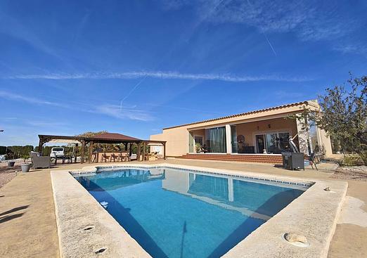 Villa in Sax