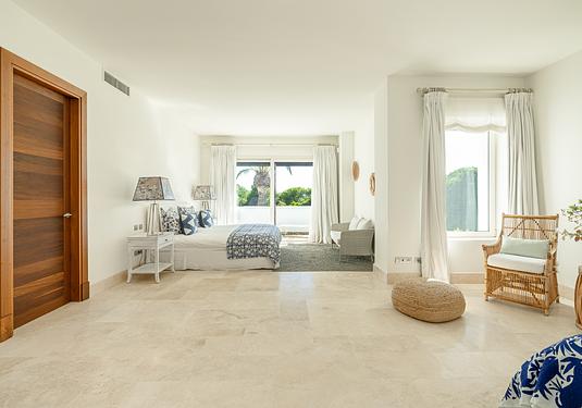 Villa in Casares