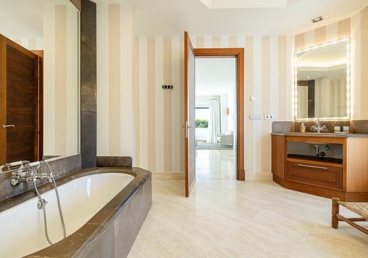 Villa in Casares