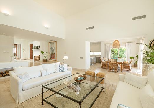 Villa in Casares
