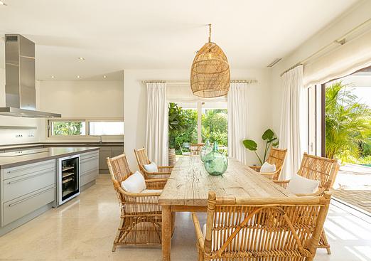 Villa in Casares