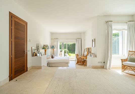 Villa in Casares