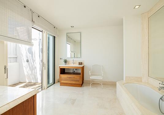 Villa in Casares