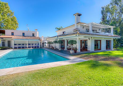 Villa in Estepona