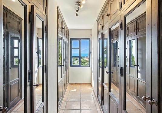 Villa in Estepona