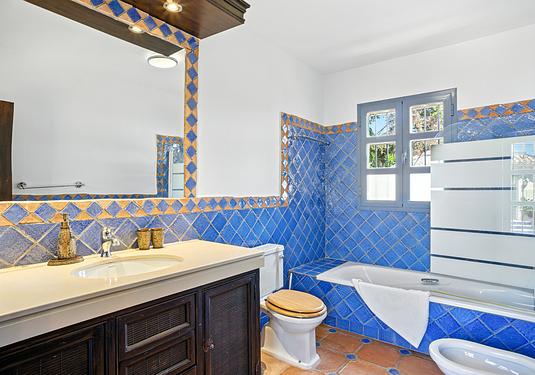 Villa in Estepona