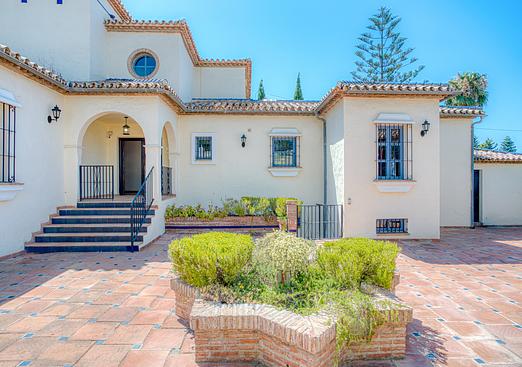 Villa in Estepona