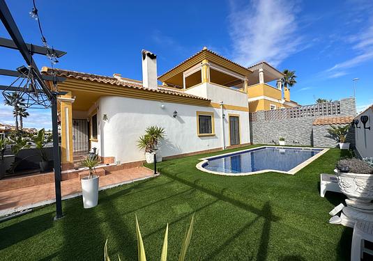 Villa in Orihuela