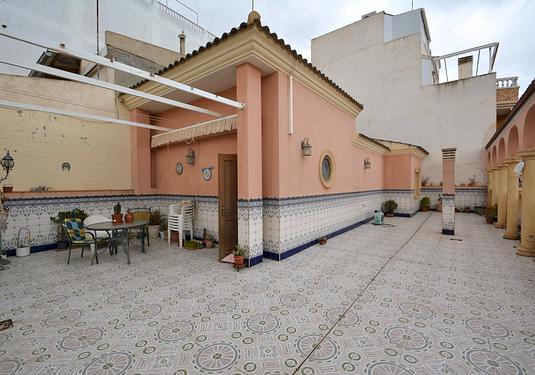 Villa in Guardamar del Segura